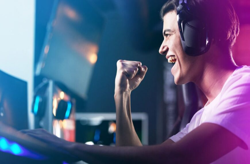 gamer cheering