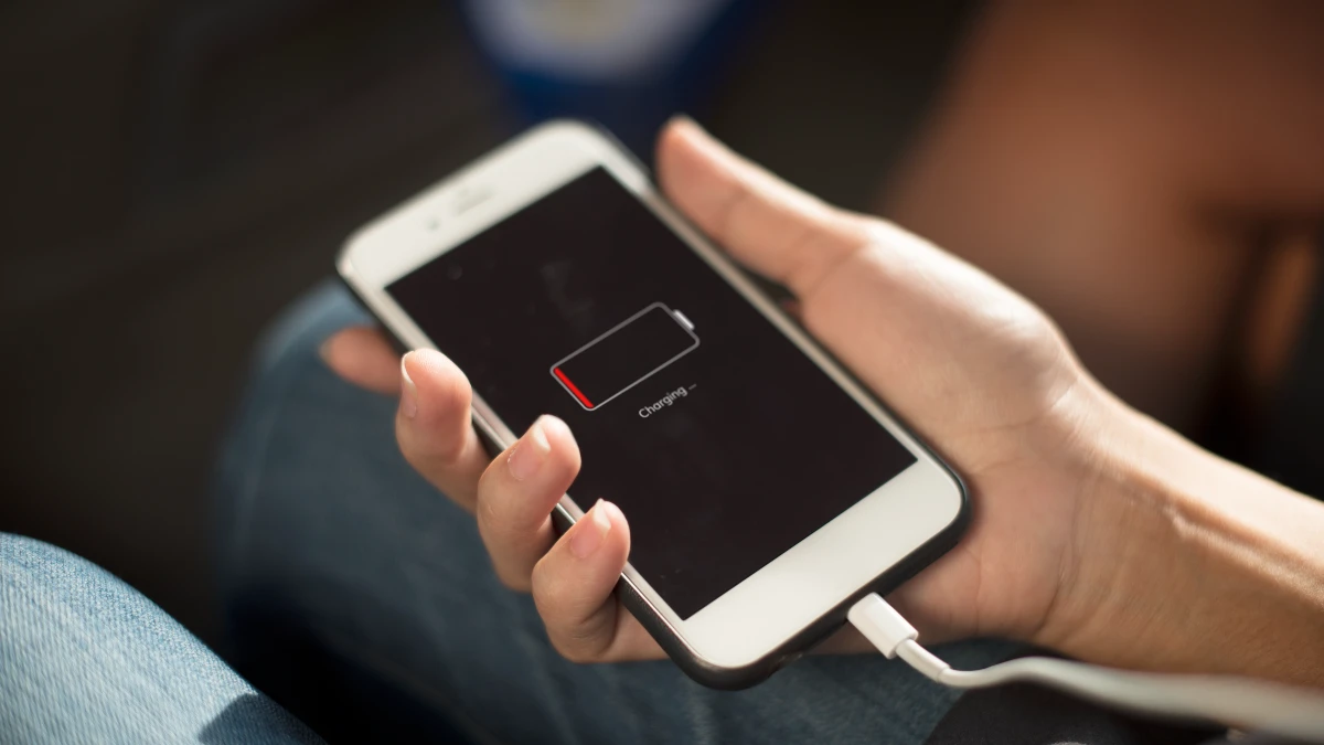 Displays & Charging: Did Apple Close the Gap?
