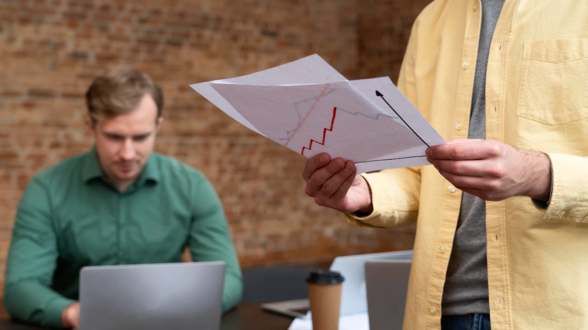 If You’re Laid Off or At Risk: The 30/60/90 Playbook